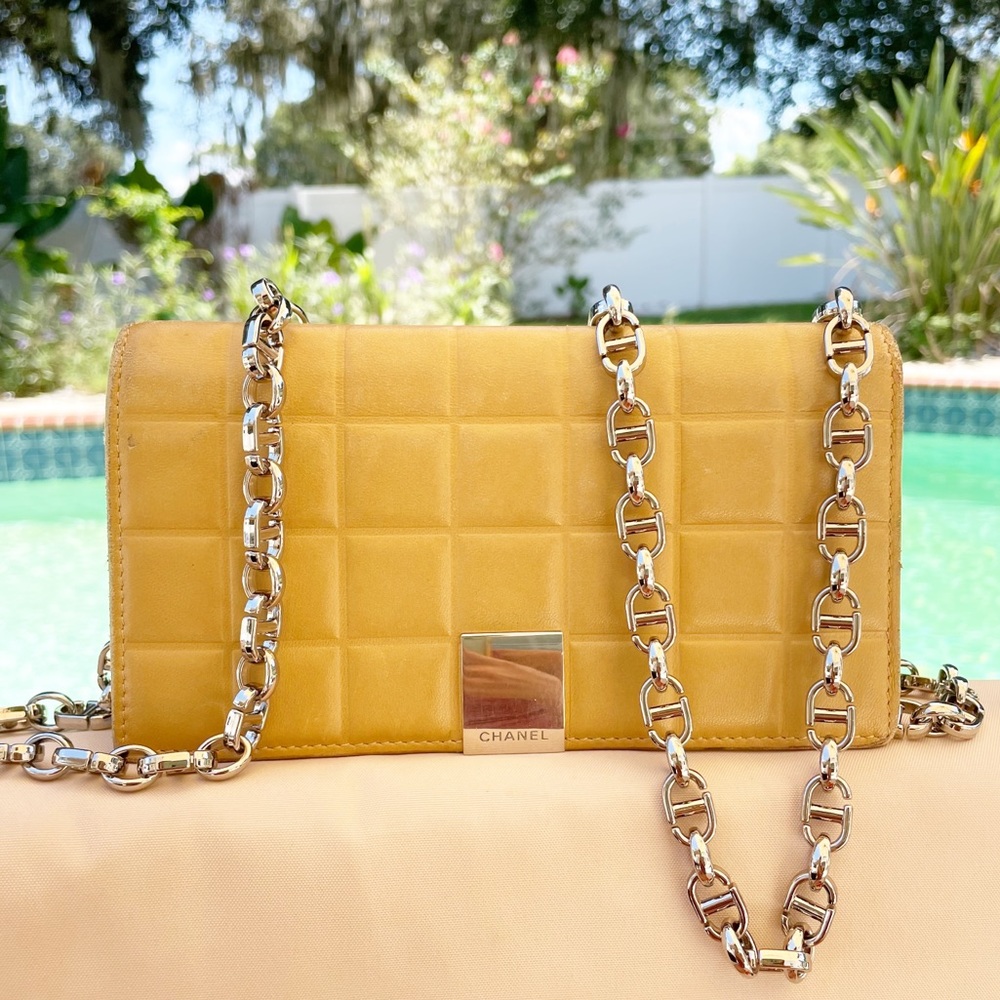 CHANEL Mustard Crossbody Bag with Chain - Picture 5 of 12